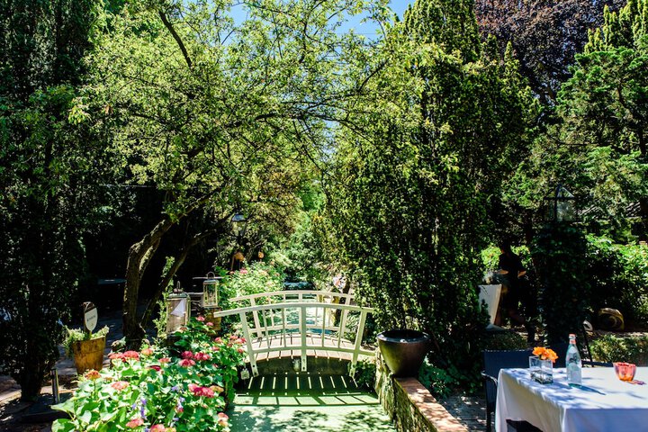 Luxury Vintage Hotel Villa Beukenhof in Oegstgeest