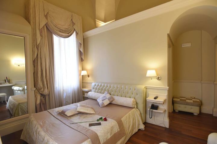 Room 8 of 22