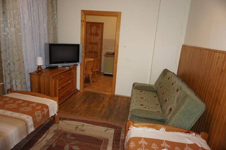 Room 5 of 10