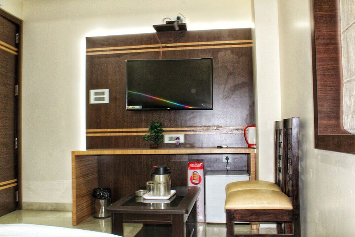 Room 3 of 60