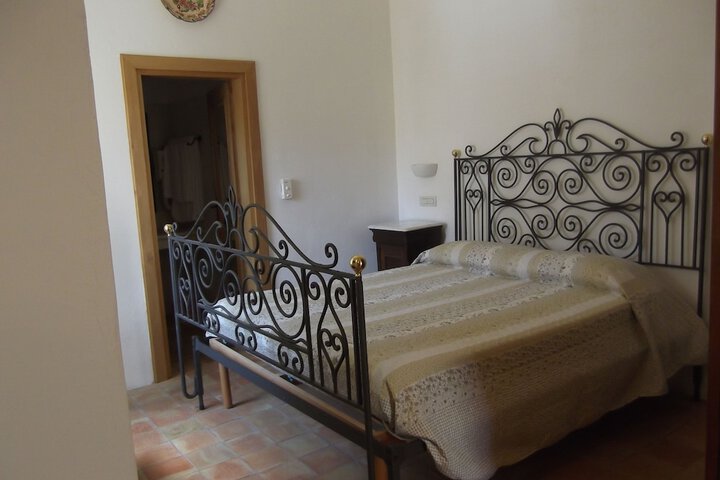 Room 3 of 37