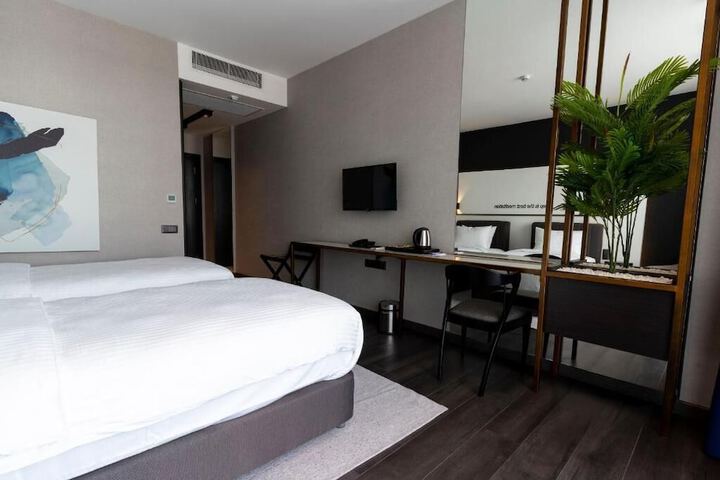 Room 12 of 46