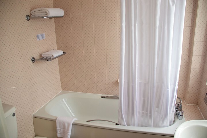 Room 28 of 53