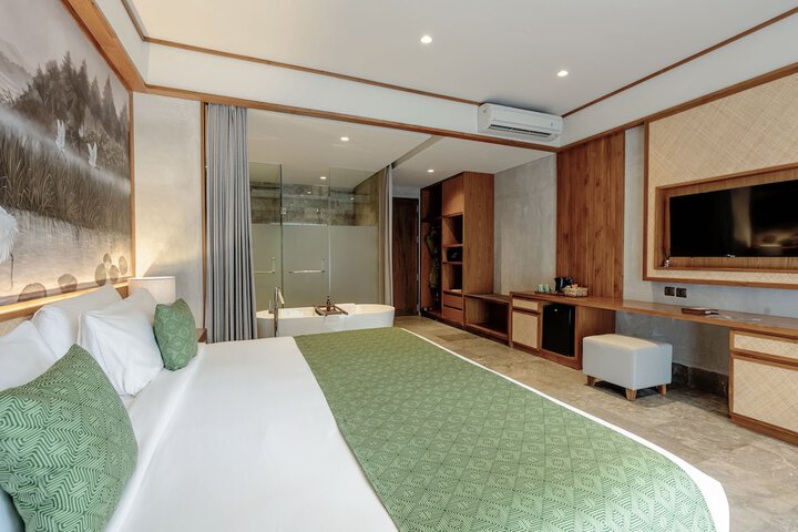 Room 3 of 90