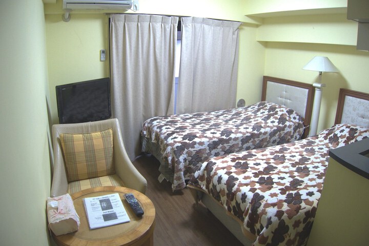 Room 14 of 100