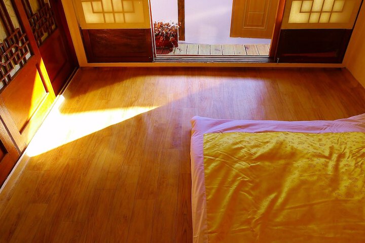 Room 10 of 32