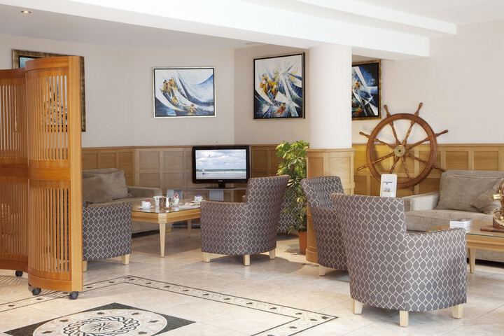 Guest Lobby