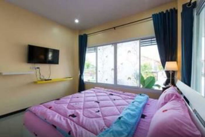 Room 4 of 25