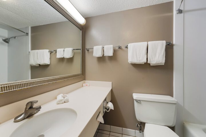 ADA Accessible Deluxe King (2 of 12)