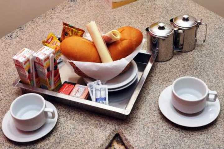 Breakfast/Coffee Service 29 of 40