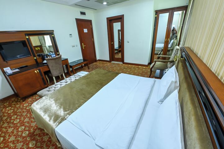 Room 27 of 79