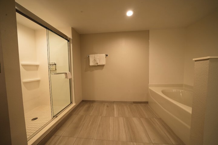 2 Queen Beds Suite (6 of 13)