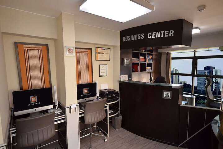 Business Center 43 of 46