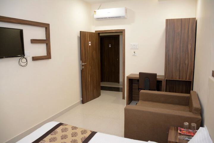 Room 21 of 32