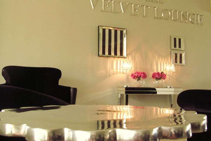 Lounge 22 of 29