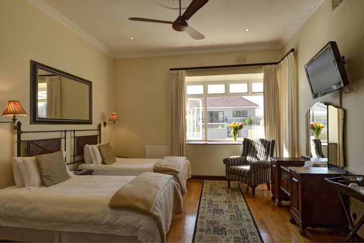 Room 3 of 110