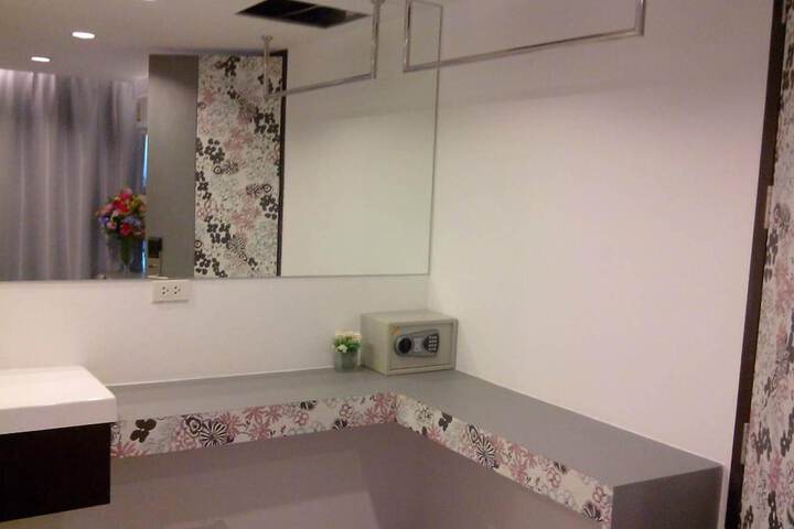 Room 43 of 63