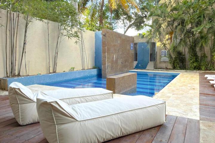 Pool Hotel