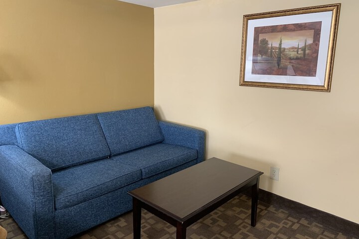 1 King Bed (2 of 15)