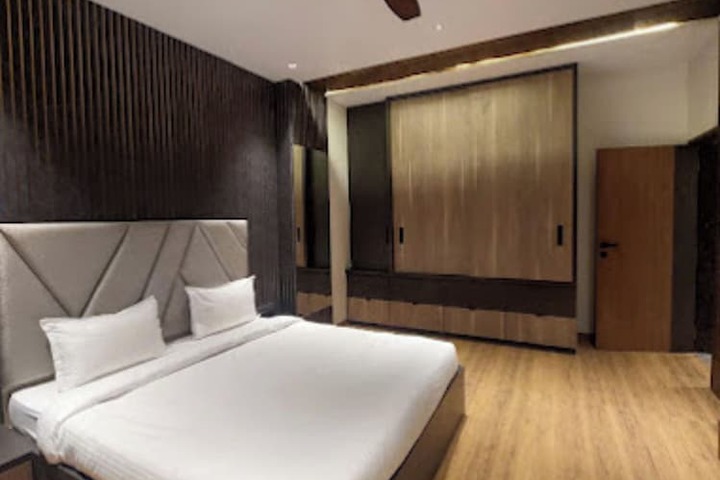 Room 11 of 29