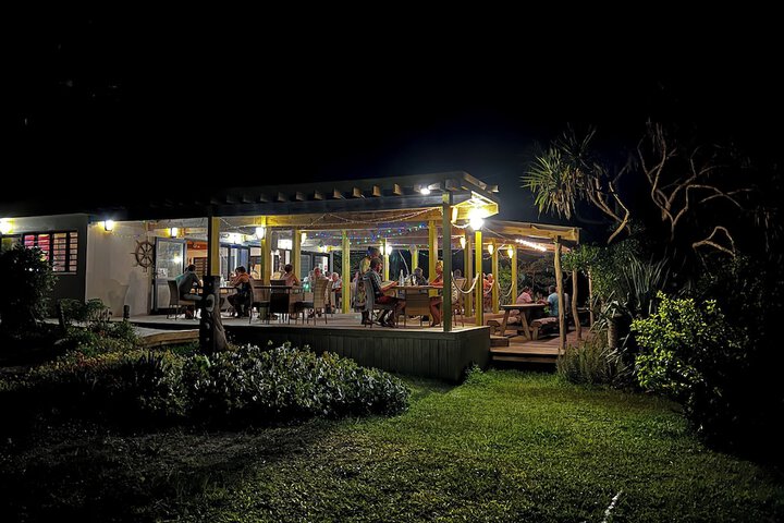 Dining 4 of 11