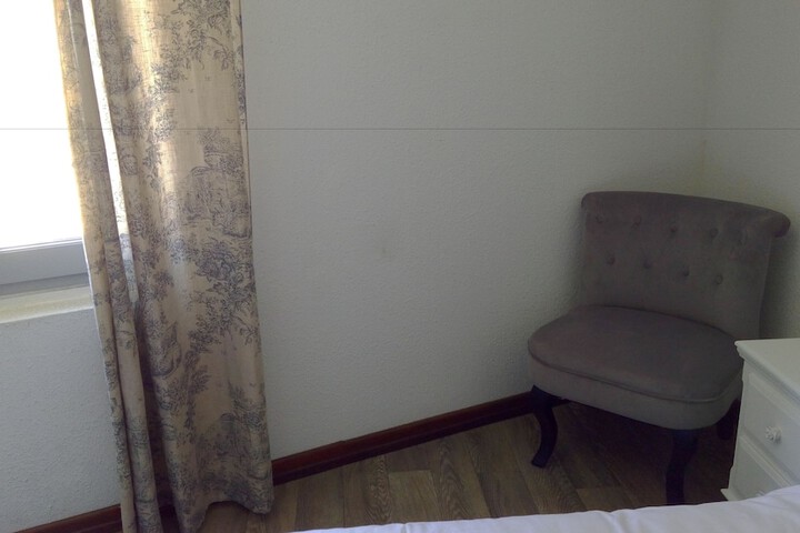 Room 32 of 49