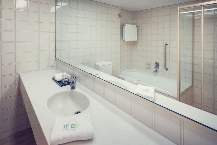 Room 40 of 150