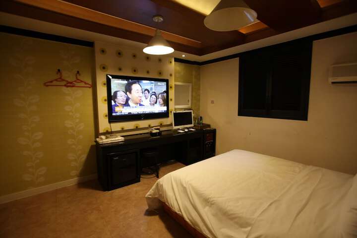 Room 15 of 52