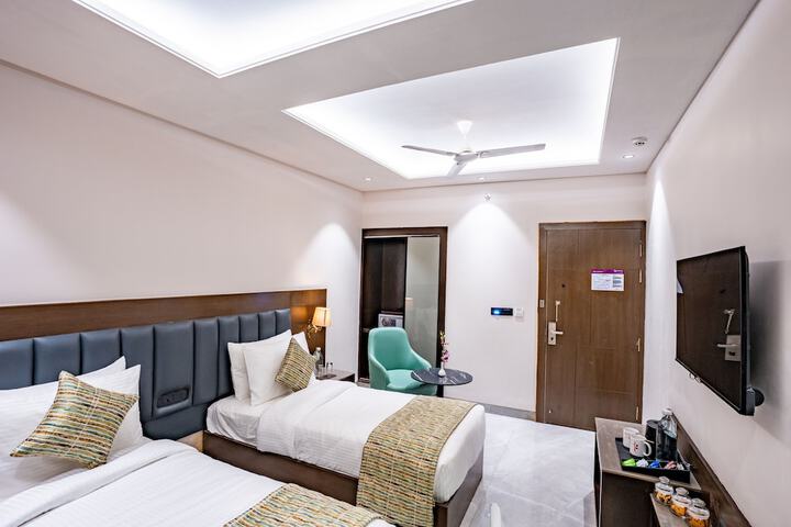 Room 3 of 35