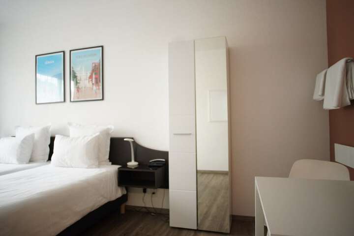 Room 22 of 83