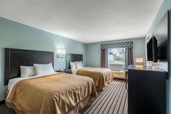 2 Queen Beds Accessible (8 of 9)