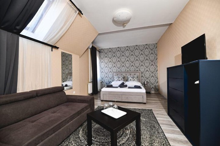 Room 5 of 94