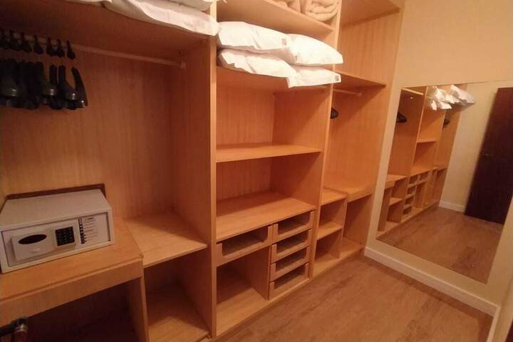 Room 11 of 23