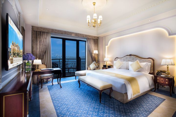 Room 21 of 77