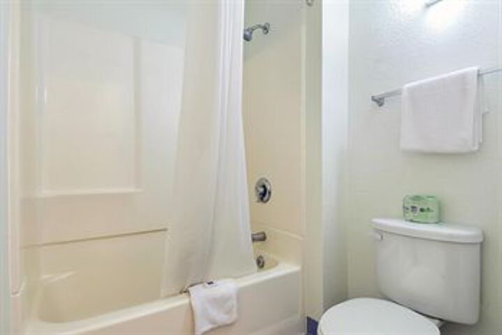 Room 5 of 28