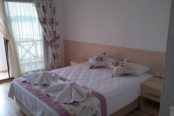 Room 4 of 9