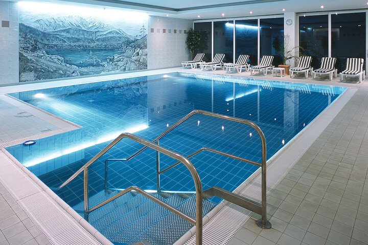 Pool 32 of 94