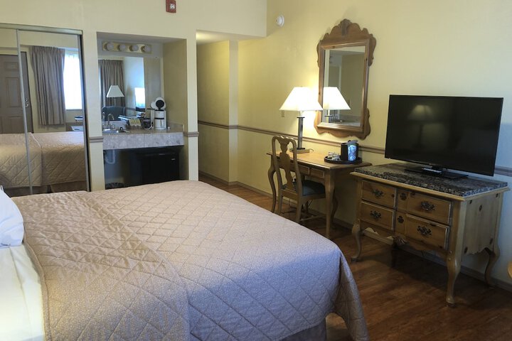 Room 33 of 65