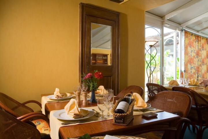 Dining 21 of 28