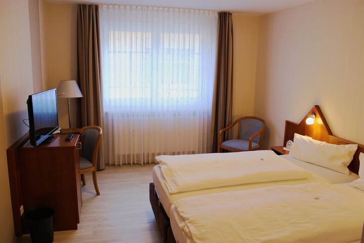 Room 6 of 6