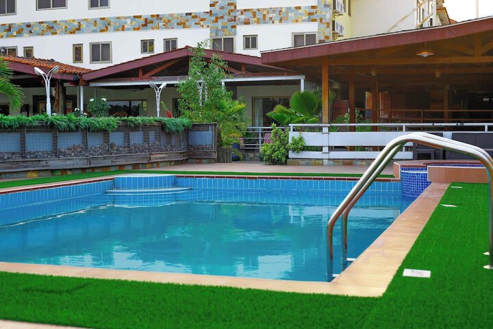 Pool 33 of 58