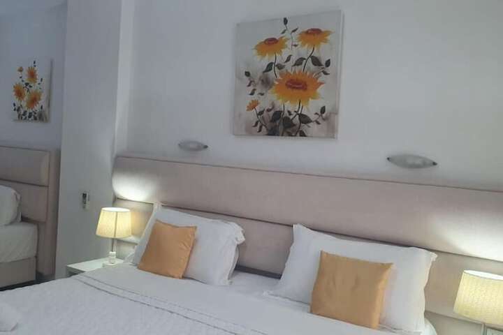 Room 3 of 106