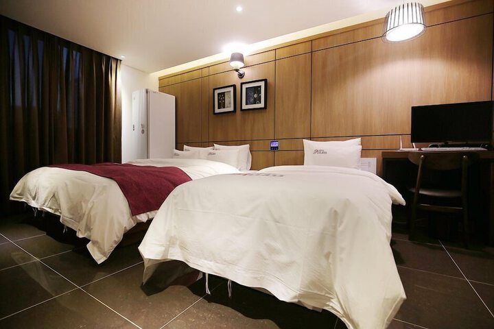 Room 35 of 83