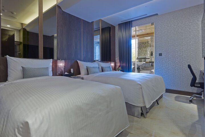 Room 9 of 36