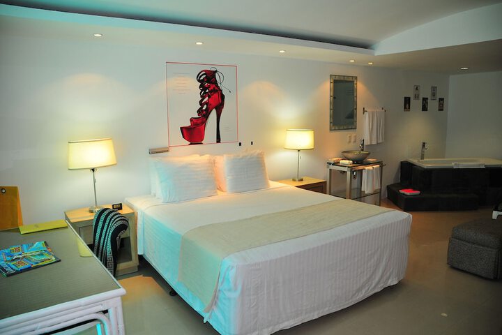 Room 6 of 68