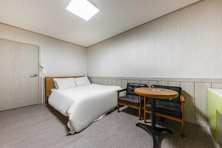 Room 2 of 11
