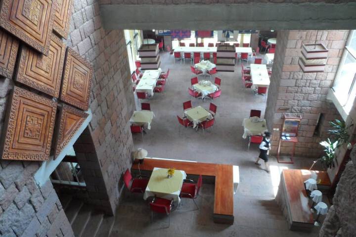 Dining 7 of 9
