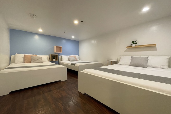 Room 33 of 236