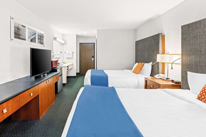 Room 11 of 38