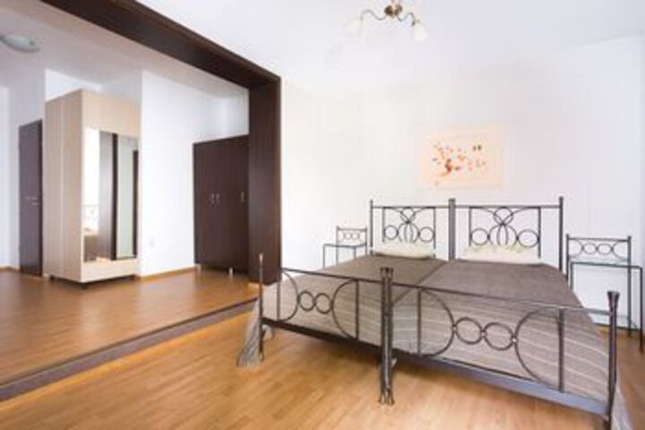 Room 34 of 48